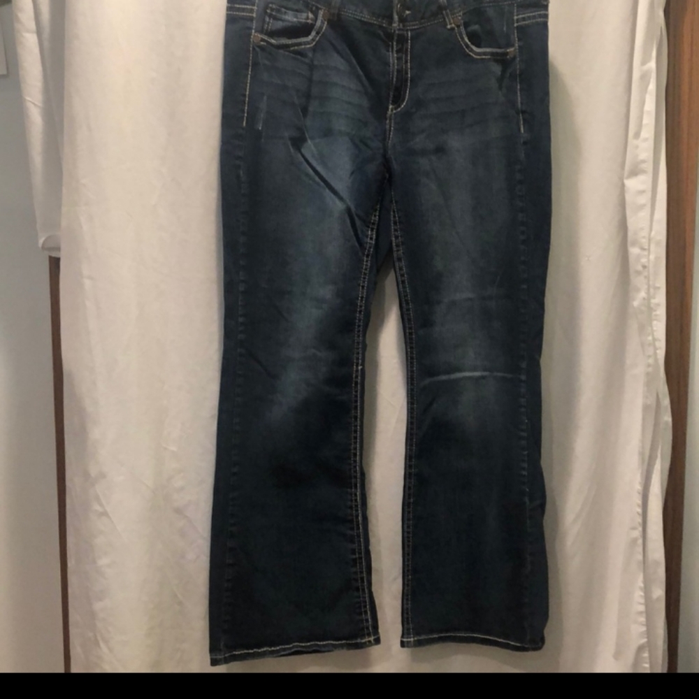Maurices jeans
